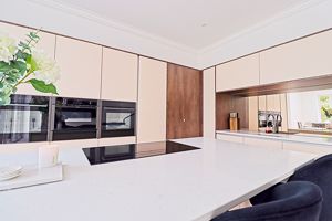 Kitchen- click for photo gallery
